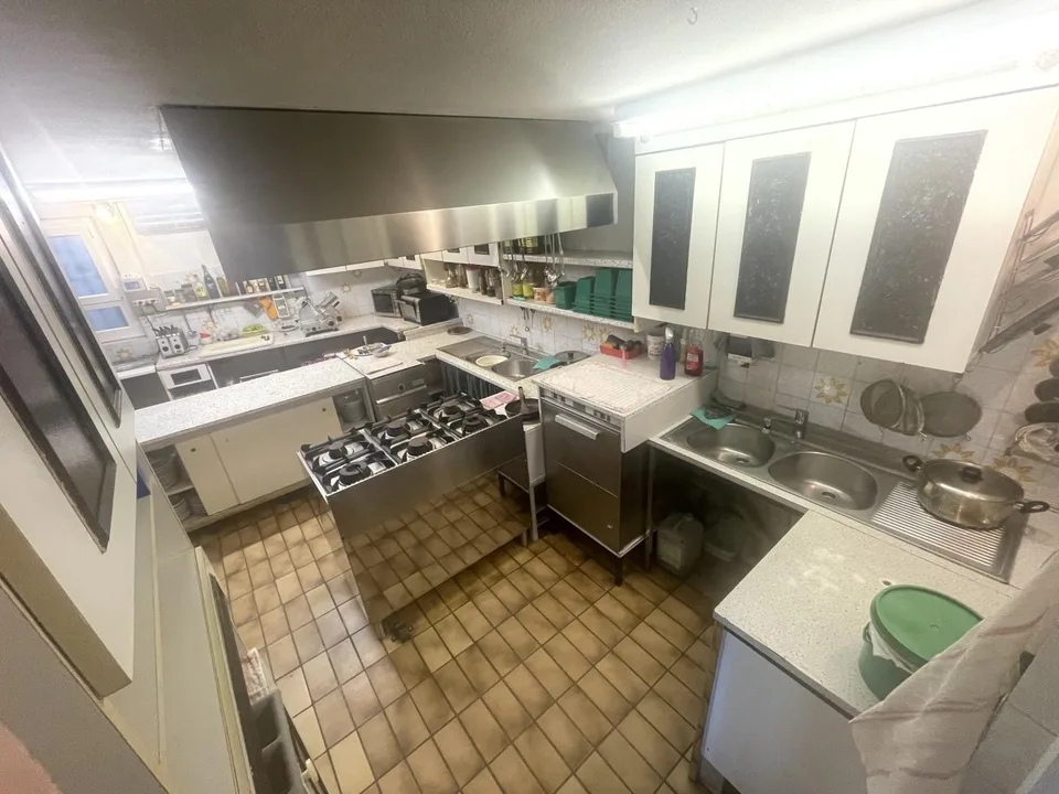 Grottenrestaurant mit Sommerterrassen und renoviertem 5-Zimmer-Rust... – Foto 6 von 30
