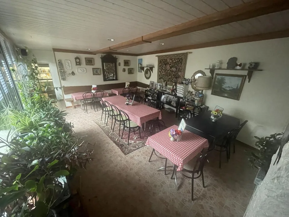 Grottenrestaurant mit Sommerterrassen und renoviertem 5-Zimmer-Rust...