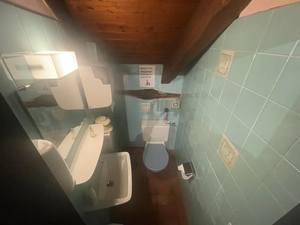 Grottenrestaurant mit Sommerterrassen und renoviertem 5-Zimmer-Rust... – Foto 18 von 30