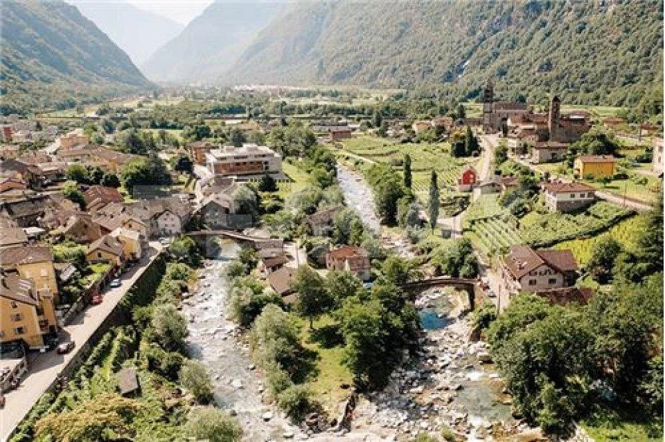 Palazzina con reddito molto interessante in vendita a Giornico