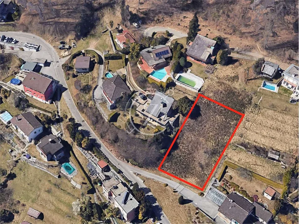 Terreno panoramico a Vernate con licenza edilizia