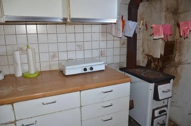 Rustico da ristrutturare con grande terreno terrazzato / Rustico zu...