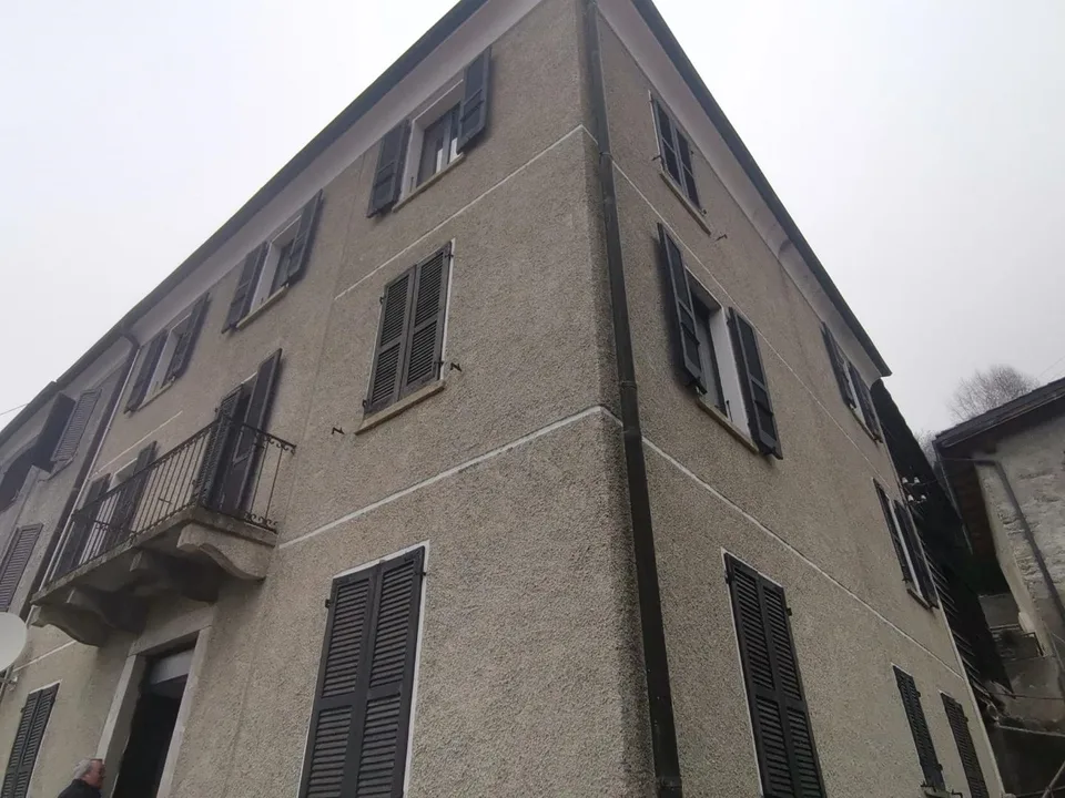Casa 4 livelli con giardino da ristrutturare / 4-geschossiges Dorfh...
