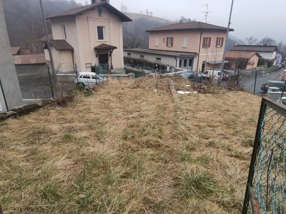 Casa 4 livelli con giardino da ristrutturare / 4-geschossiges Dorfh...