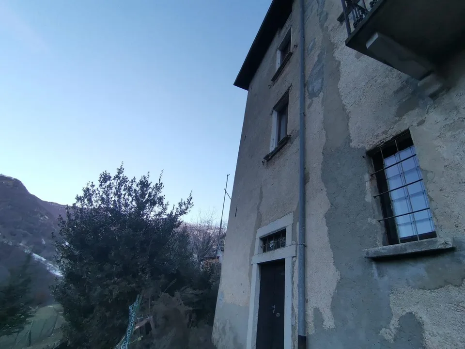 Casa su 4 livelli con giardino / 4-geschossiges Haus mit Garten