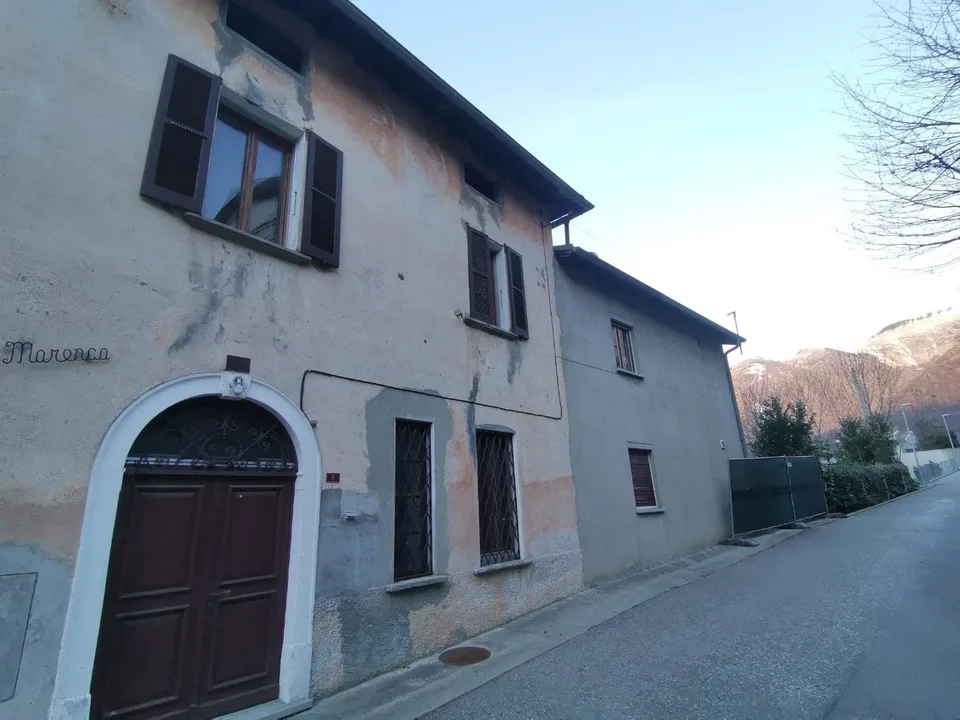 Casa su 4 livelli con giardino / 4-geschossiges Haus mit Garten