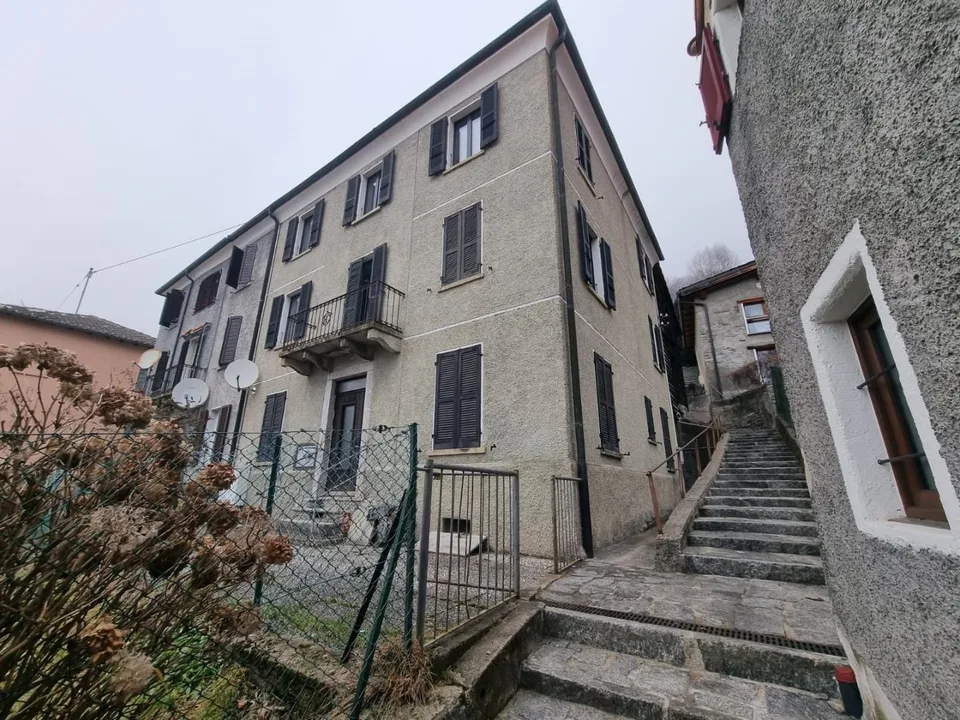 Casa 4 livelli con giardino da ristrutturare / 4-geschossiges Dorfh... – Foto 6 von 14