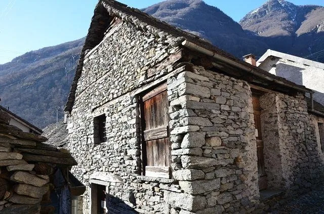 Grande rustico nel nucleo da ristrutturare / grosses Rustico im Dor... – Foto 14 von 20