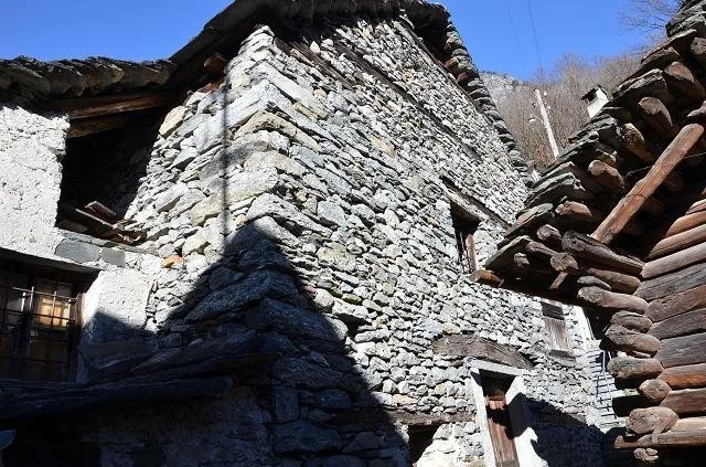 Grande rustico nel nucleo da ristrutturare / grosses Rustico im Dor... – Foto 16 von 20