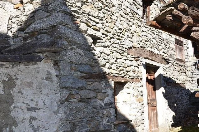 Grande rustico nel nucleo da ristrutturare / grosses Rustico im Dor... – Foto 17 von 20