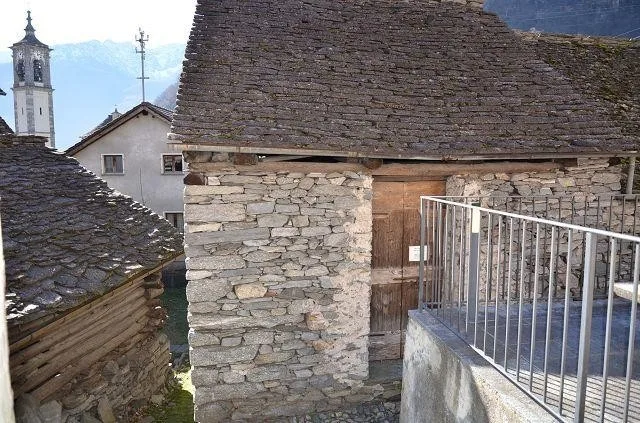 Grande rustico nel nucleo da ristrutturare / grosses Rustico im Dor... – Foto 15 von 20