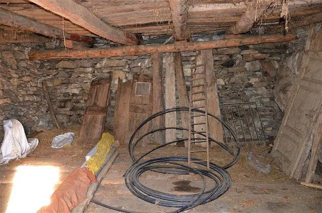 Rustico da rinnovare con piccolo terreno