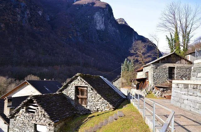 Rustico da rinnovare con piccolo terreno – Foto 17 von 19