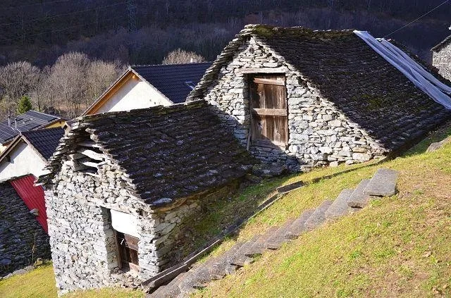 Rustico da rinnovare con piccolo terreno