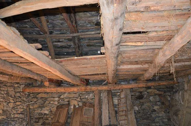 Rustico da rinnovare con piccolo terreno