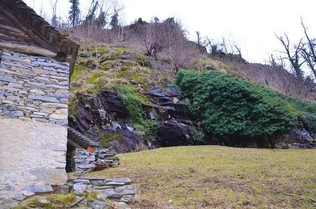Rustico di 2 piani da ristrutturare con grande terreno / 2 geschoss... – Foto 18 von 28