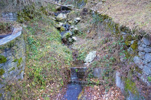 Rustico di 2 piani da ristrutturare con grande terreno / 2 geschoss... – Foto 21 von 28