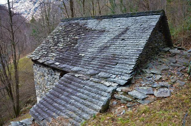 Rustico di 2 piani da ristrutturare con grande terreno / 2 geschoss... – Foto 25 von 28