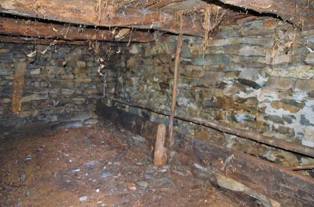Rustico di 2 piani da ristrutturare con grande terreno / 2 geschoss... – Foto 7 von 28