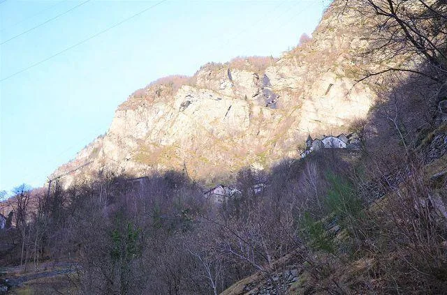 Rustico di 2 piani da ristrutturare con grande terreno / 2 geschoss... – Foto 23 von 28