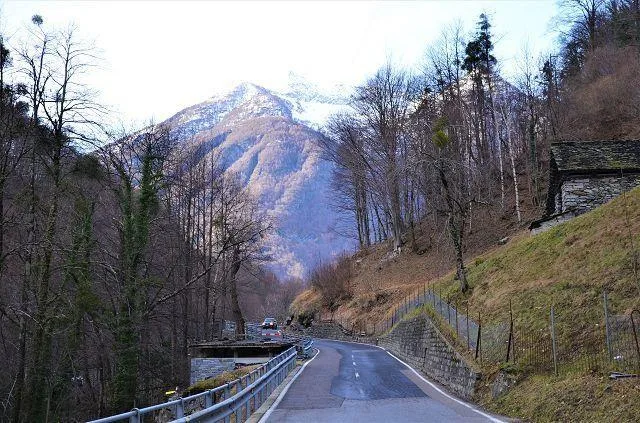 Rustico di 2 piani da ristrutturare con grande terreno / 2 geschoss... – Foto 15 von 28