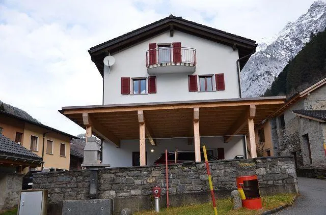 Casa unifamiliare di 5,5 loc. poszione molto soleggiata e tranquilla
