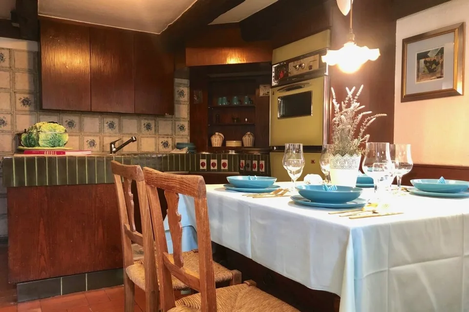 VERKAUFT ! Gemütliches Landhaus mit herrlichem Grundstück in ganzjä...