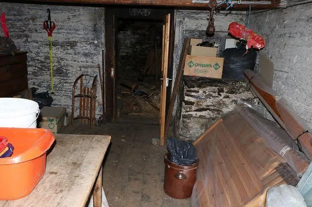 4-Zimmer-Tessinerdorfhaushälfte zum Ausbauen / casa ticinese parte ...