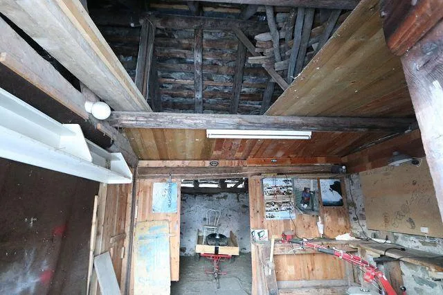 4-Zimmer-Rustico im Dorfkern zum Ausbauen / rustico di 4 locali da ...