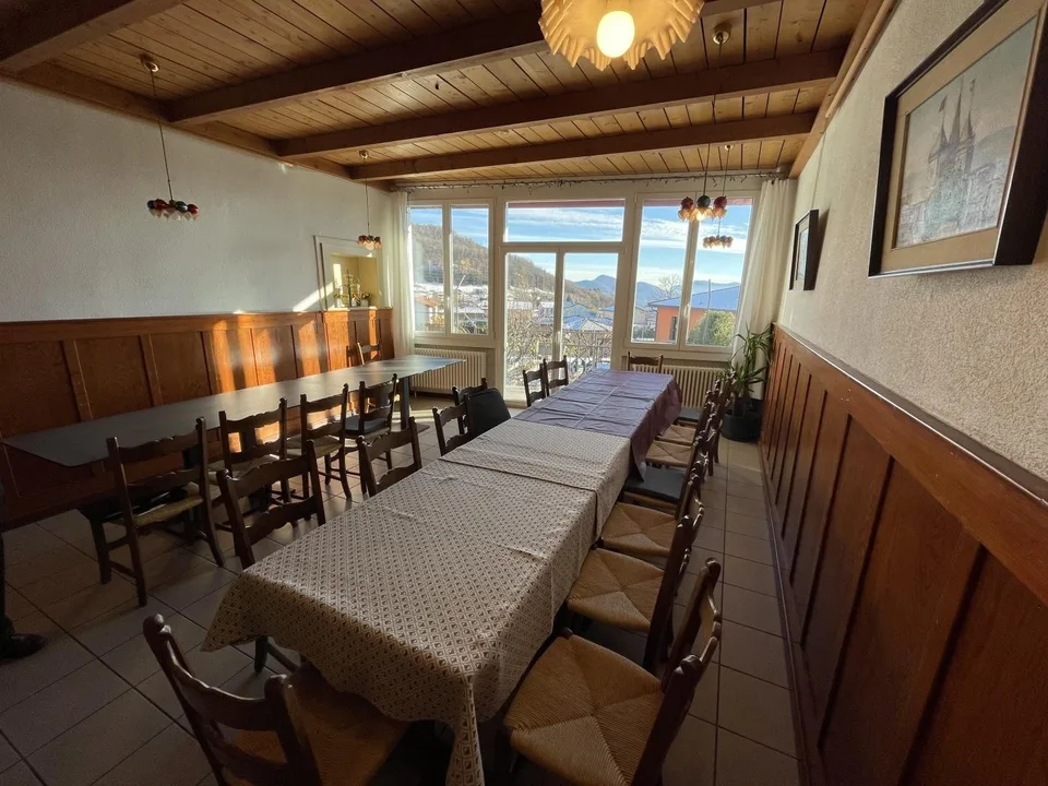 Restaurant mit Pension mit Sommerterrasse und Garten in sonniger La...