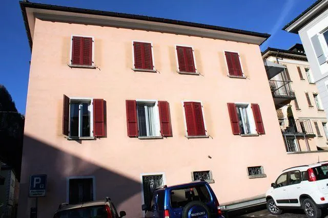 Casa plurifamiliare di 3 app.a reddito con terrazzi e garage / 3-Fa...