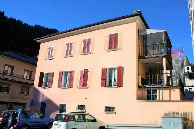 Casa plurifamiliare di 3 app.a reddito con terrazzi e garage / 3-Fa...