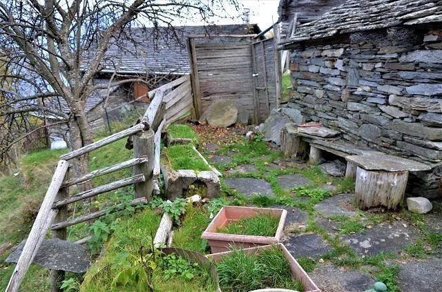 Rustico zum Ausbauen mit grossem Garten an sehr sonniger, ruhiger A... – Foto 17 von 28