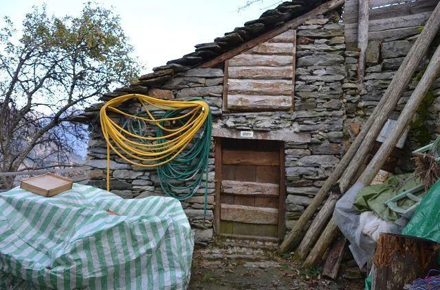 Rustico zum Ausbauen mit grossem Garten an sehr sonniger, ruhiger A... – Foto 16 von 28
