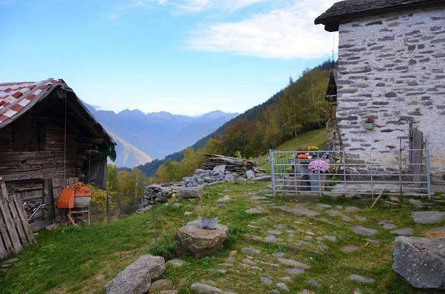 Rustico zum Ausbauen mit grossem Garten an sehr sonniger, ruhiger A... – Foto 21 von 28