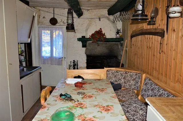 Rustico zum Ausbauen mit grossem Garten an sehr sonniger, ruhiger A...