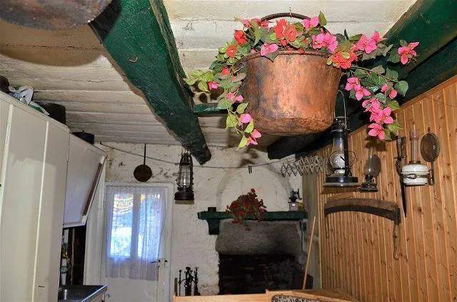 Rustico zum Ausbauen mit grossem Garten an sehr sonniger, ruhiger A...