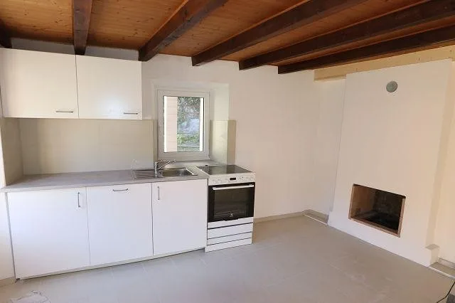 4-Zimmer-Haus mit Garten und Rustico zum Ausbauen /   Casa di 4 loc...