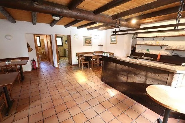 Grotto mit 3 Zimmern / Grotto con 3 camere
