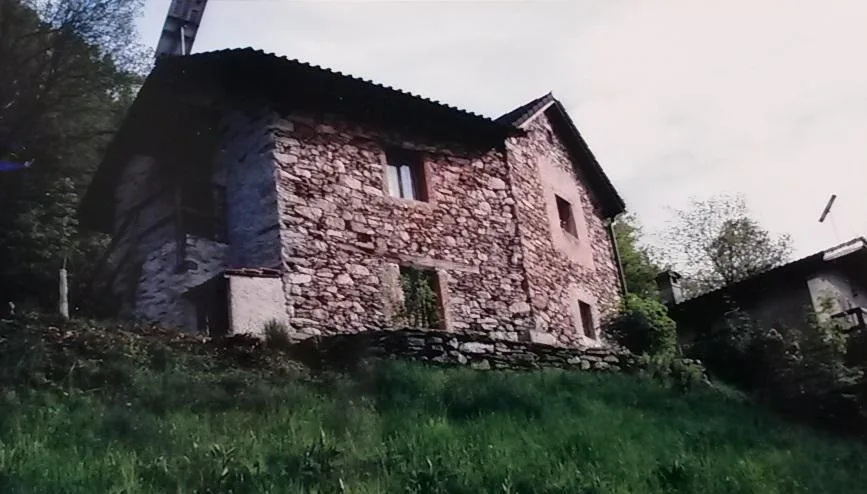 3 1/2- Zimmer-Rustico mit grossem Umschwung /  Rustico di 3 1/2 loc...