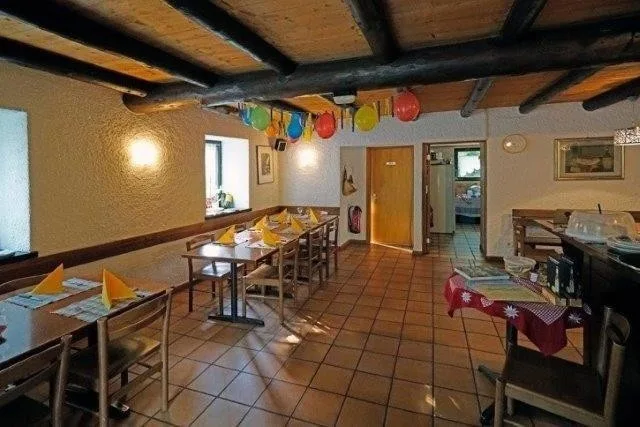 Grotto mit 3 Zimmern / Grotto con 3 camere