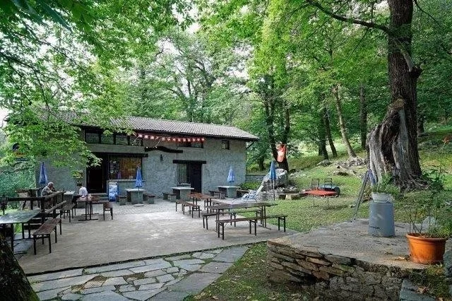 Grotto mit 3 Zimmern / Grotto con 3 camere