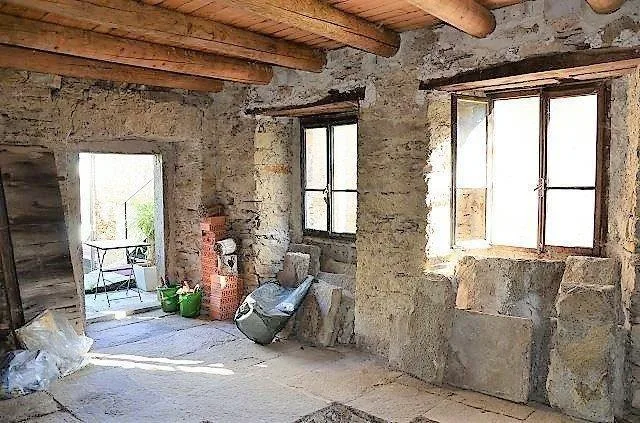 Bel rustico con progetto preliminare in una posizione molto soleggi...