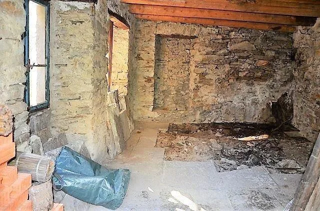 Bel rustico con progetto preliminare in una posizione molto soleggi...