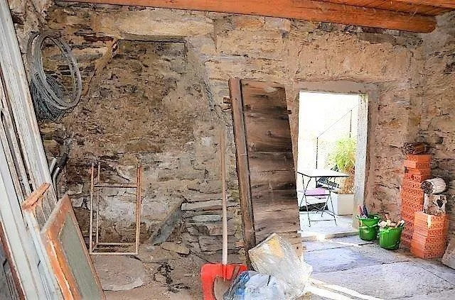 Bel rustico con progetto preliminare in una posizione molto soleggi...