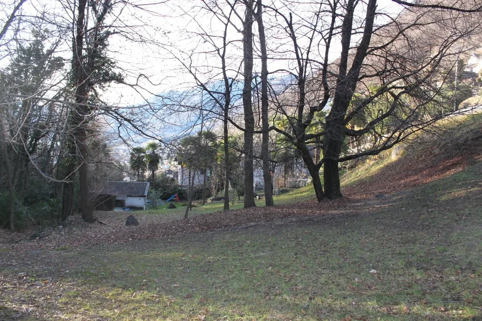 Terreno edificabile di 696 m2 e 699 m2 e parte bosco / Baulandgrund...