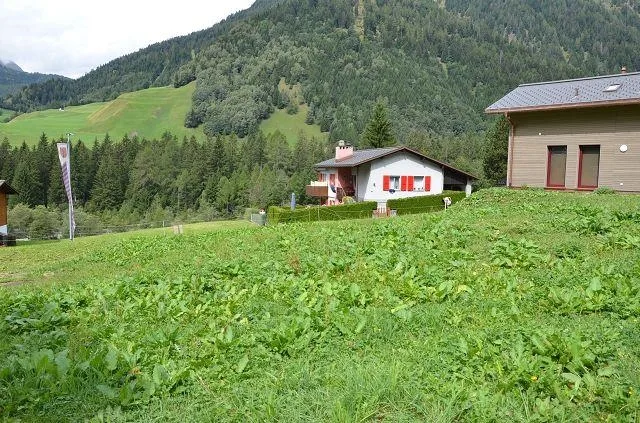 Terreno edificabile di 674 m2 / Baulandgrundstück von 674 m2