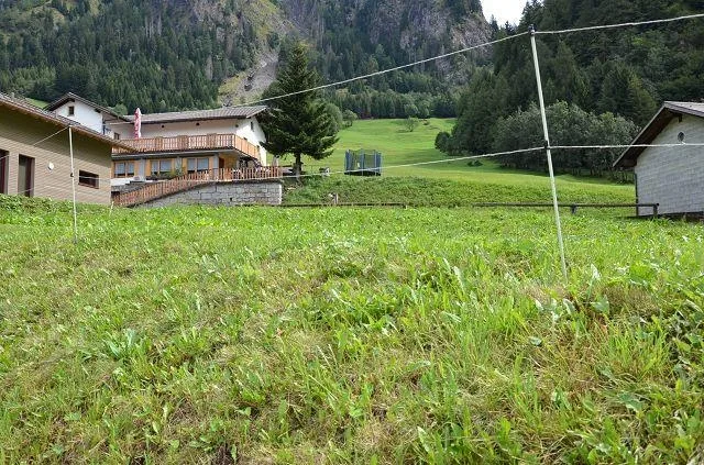 Terreno edificabile di 674 m2 / Baulandgrundstück von 674 m2