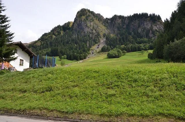 Terreno edificabile di 674 m2 / Baulandgrundstück von 674 m2