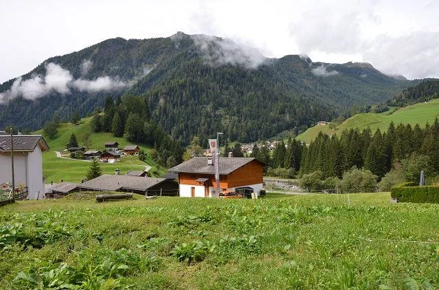 Terreno edificabile di 674 m2 / Baulandgrundstück von 674 m2